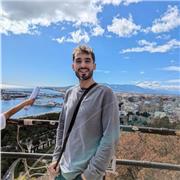 Un chico con alegría, positividad, y muchas ganas de enseñar! Para alumnos de ciencias sociales y de la salud.